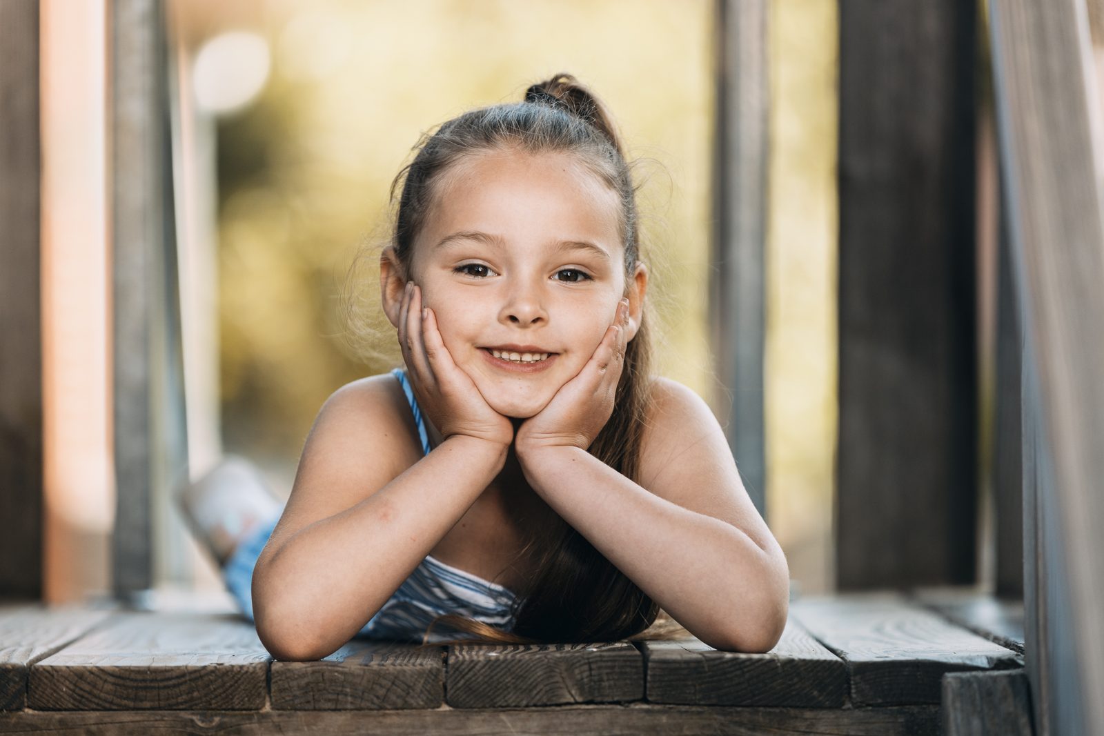 Portrait eines lächelnden Mädchens